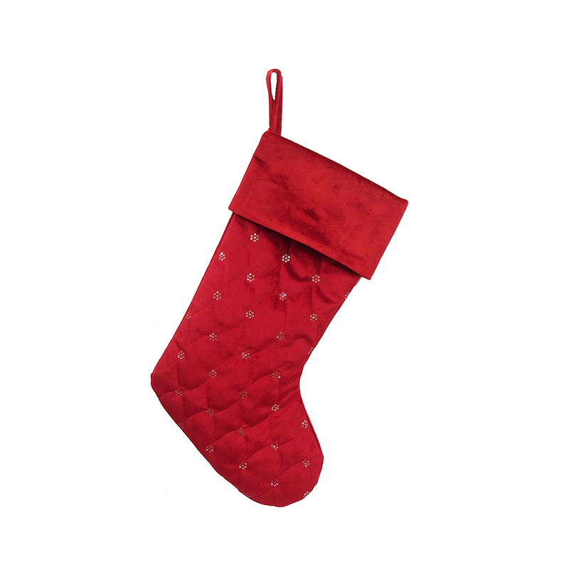 How can Christmas stockings achieve diverse shapes and a sense of spatial layering through three-dimensional cutting techniques in Christmas decorations design?